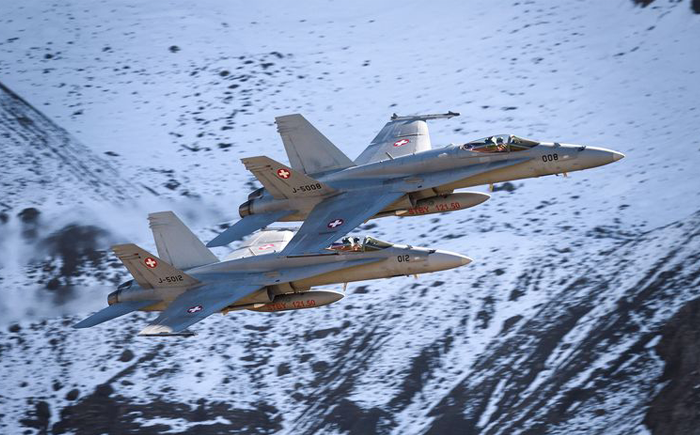 瑞士空军F-18战斗机.png